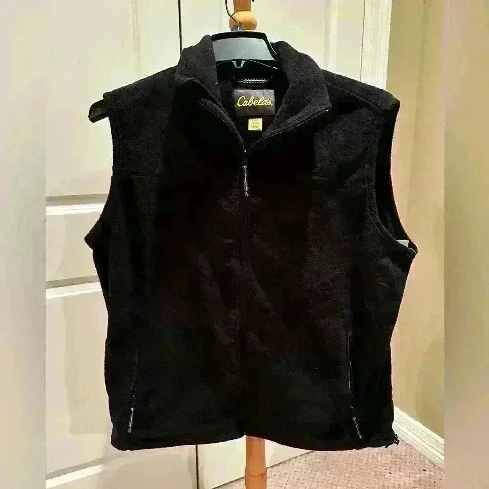 Cabela’s Fleece Vest for Men. Full-zip front.